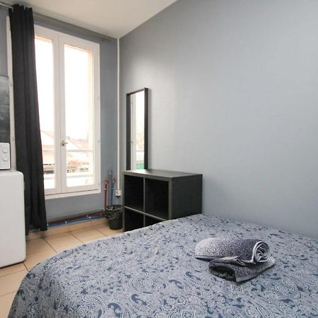 02 - Chambre Avec Lit Double Et Sdb Prive Wifi Saint-Denis  Eksteriør bilde
