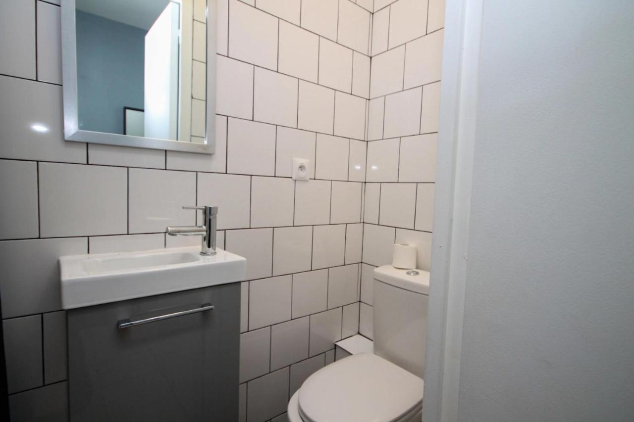 02 - Chambre Avec Lit Double Et Sdb Prive Wifi Saint-Denis  Eksteriør bilde